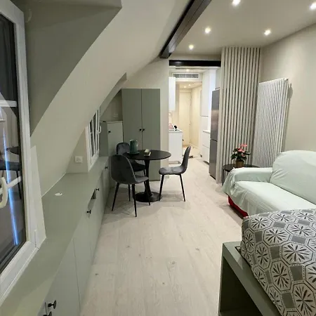 Renove Avec Vue Sur Les Toits De 7e Arrondissement Apartment Paris